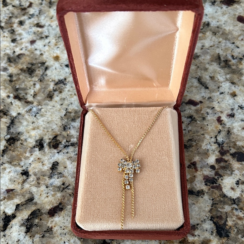 Decorative jewelry 14 inch necklace.